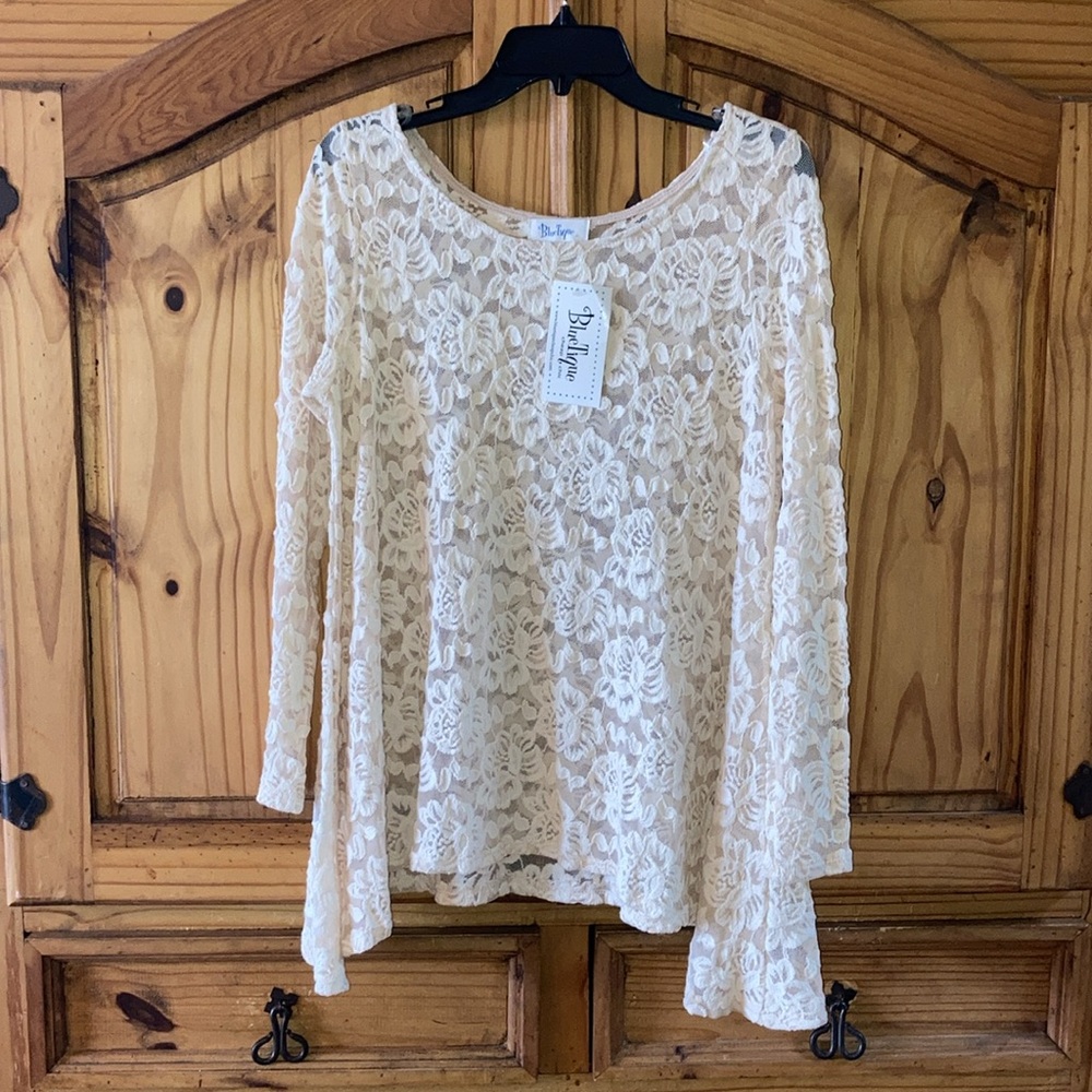 Women Bluetique cream asymmetrical hem long sleeve lace shirt size S - NWT